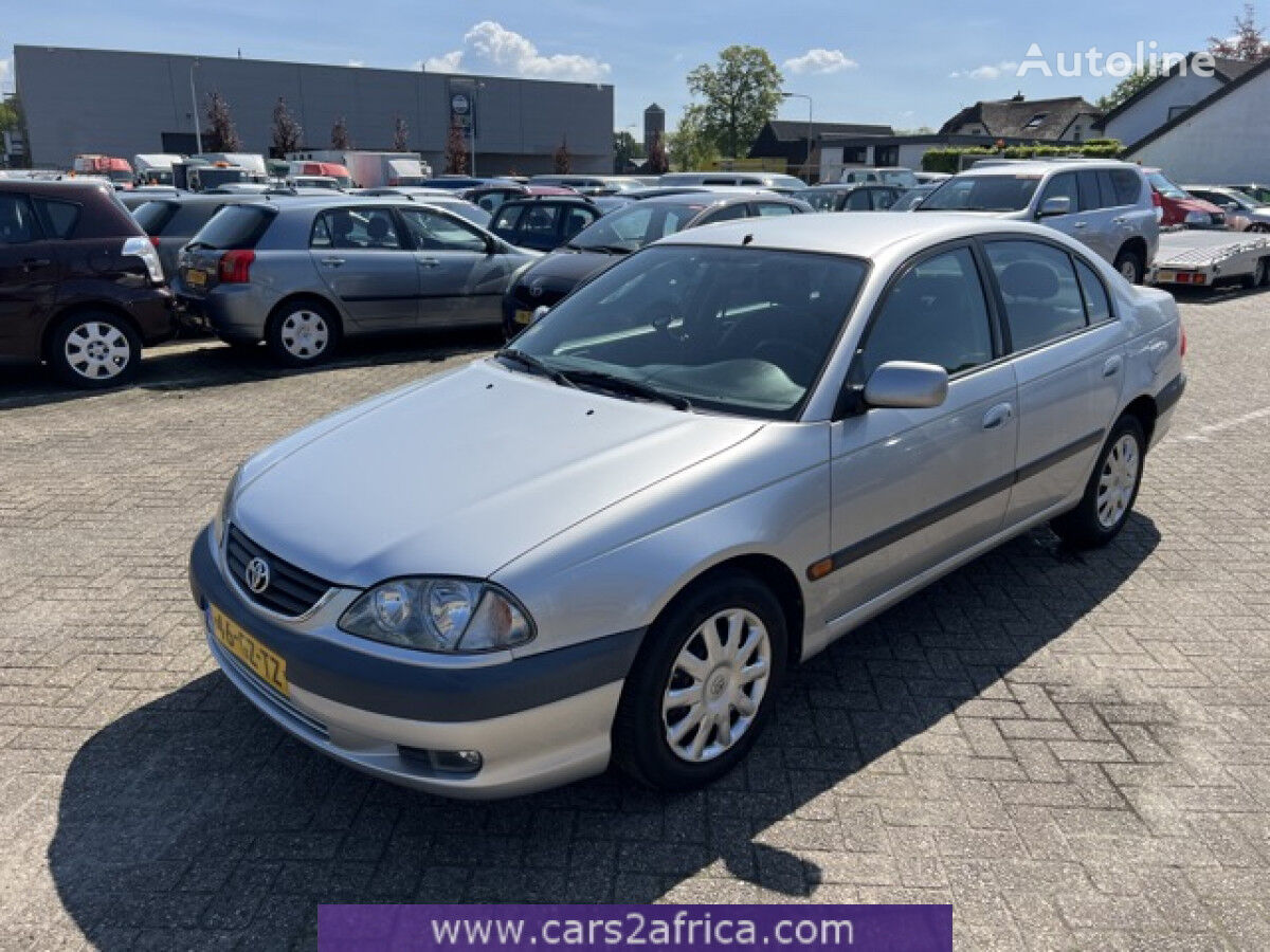 седан Toyota Avensis 1.8