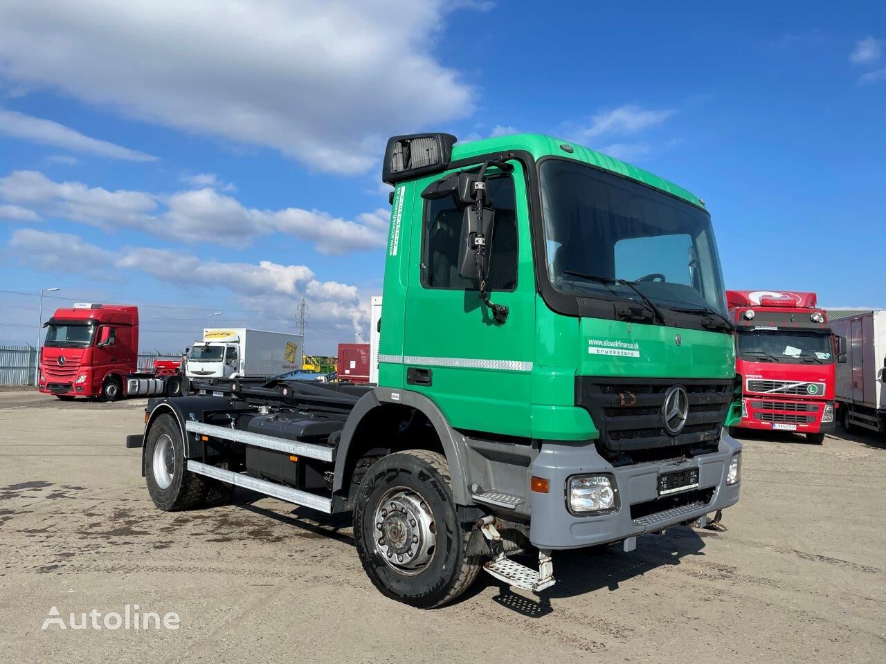 камион рол кипер Mercedes-Benz ACTROS 1832 4x4 Hákový naťahovač kontajnerov EURO 3, poloautomat