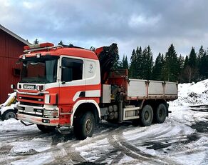 камион со рамна платформа Scania P124 *AWD *4x4 *3 axles *DUMPER+crane PALFINGER 24500+WINCH *3 W