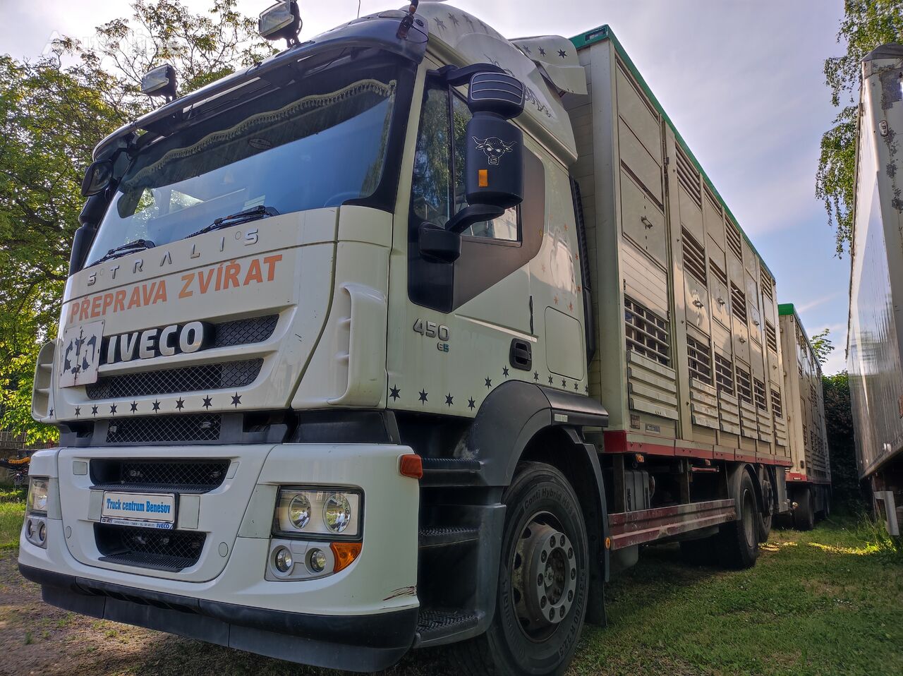 камион за превоз на животни IVECO AT 260S45 + приколка за превоз на животни