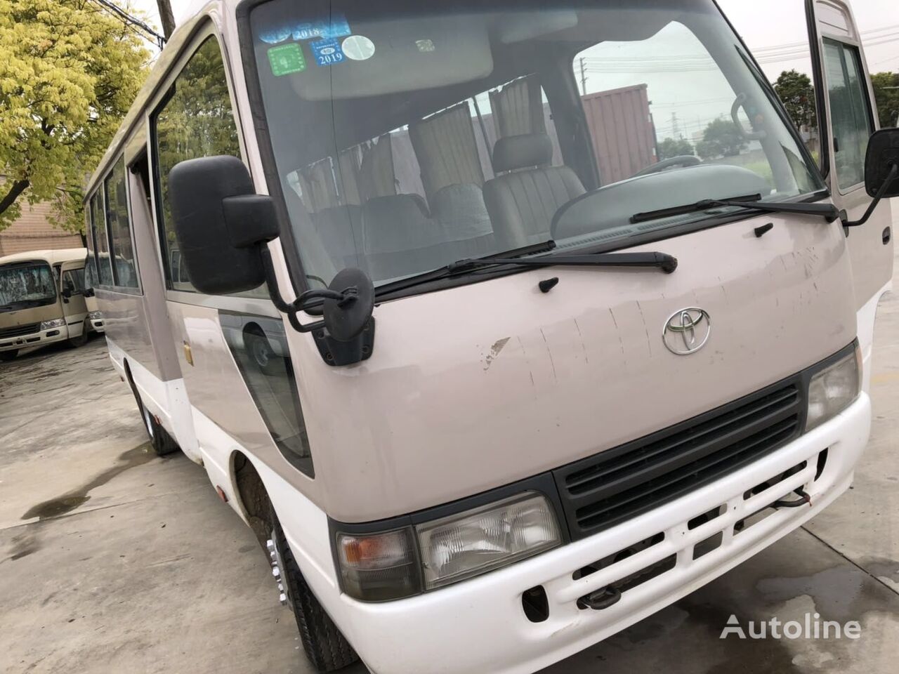 школскиот автобус TOYOTA coaster bus